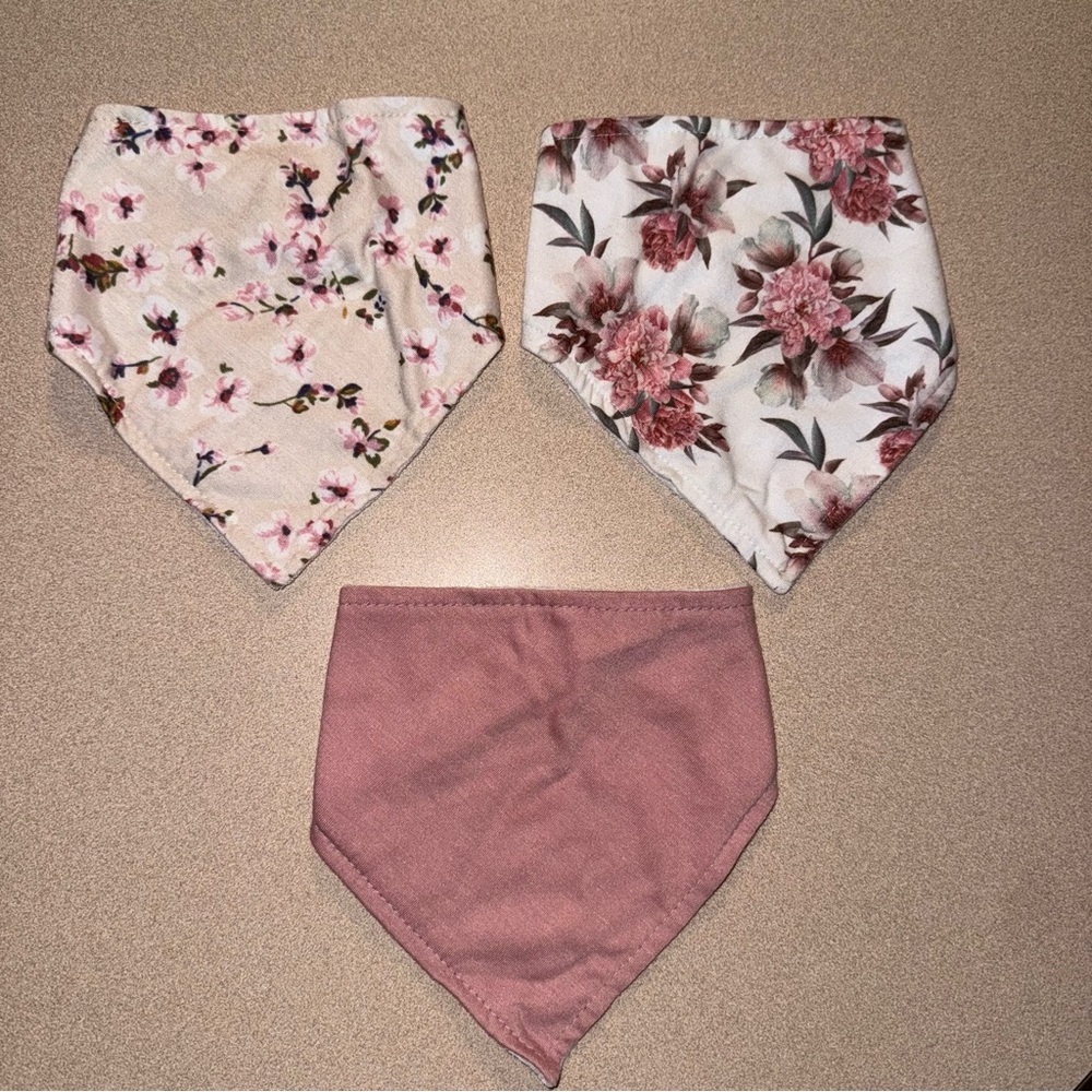 Somewhere over rainbows Set of 3 bandana style bibs tab white pink floral